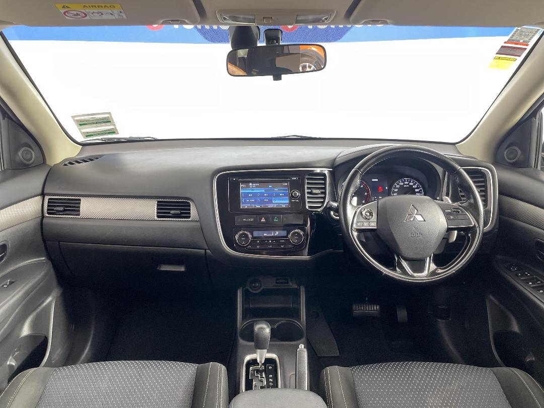 Photo '17' of Mitsubishi Outlander