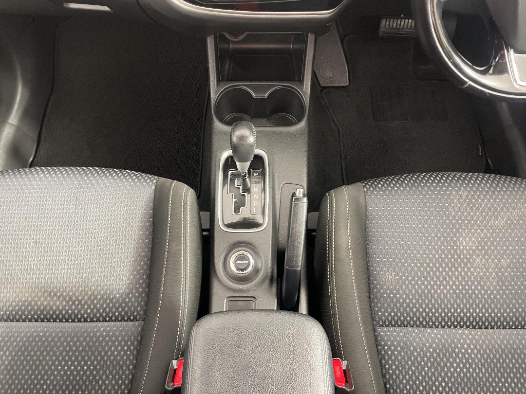 Photo '18' of Mitsubishi Outlander