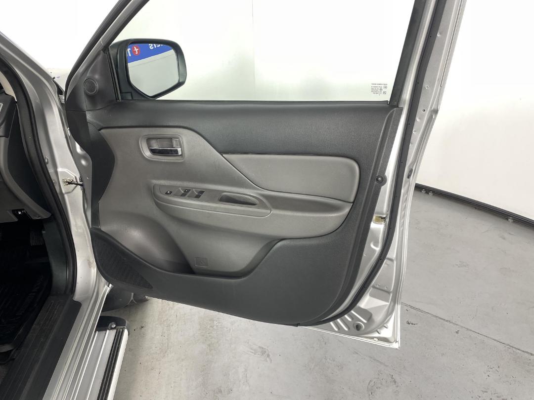 Photo '15' of Mitsubishi Triton Photo '15' of Mitsubishi Triton