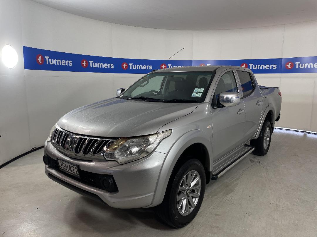 Photo '4' of Mitsubishi Triton