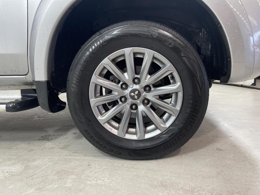 Photo '9' of Mitsubishi Triton