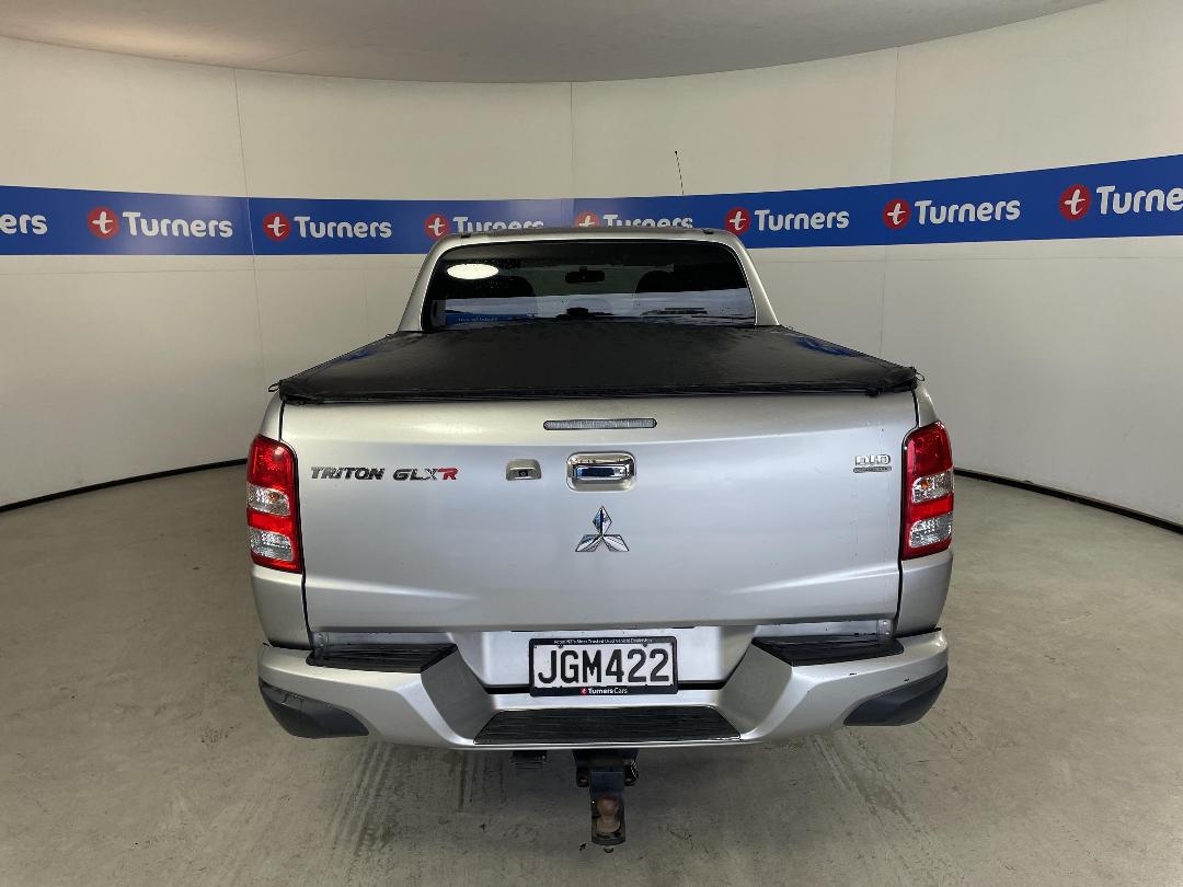 Photo '6' of Mitsubishi Triton