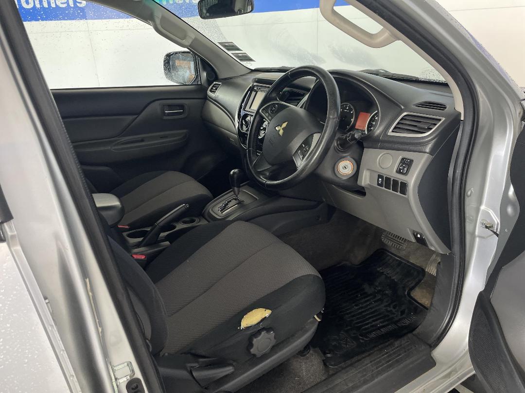 Photo '15' of Mitsubishi Triton