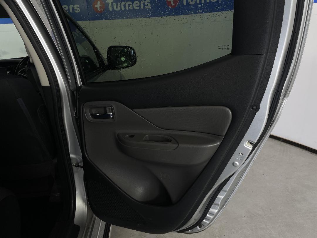 Photo '18' of Mitsubishi Triton