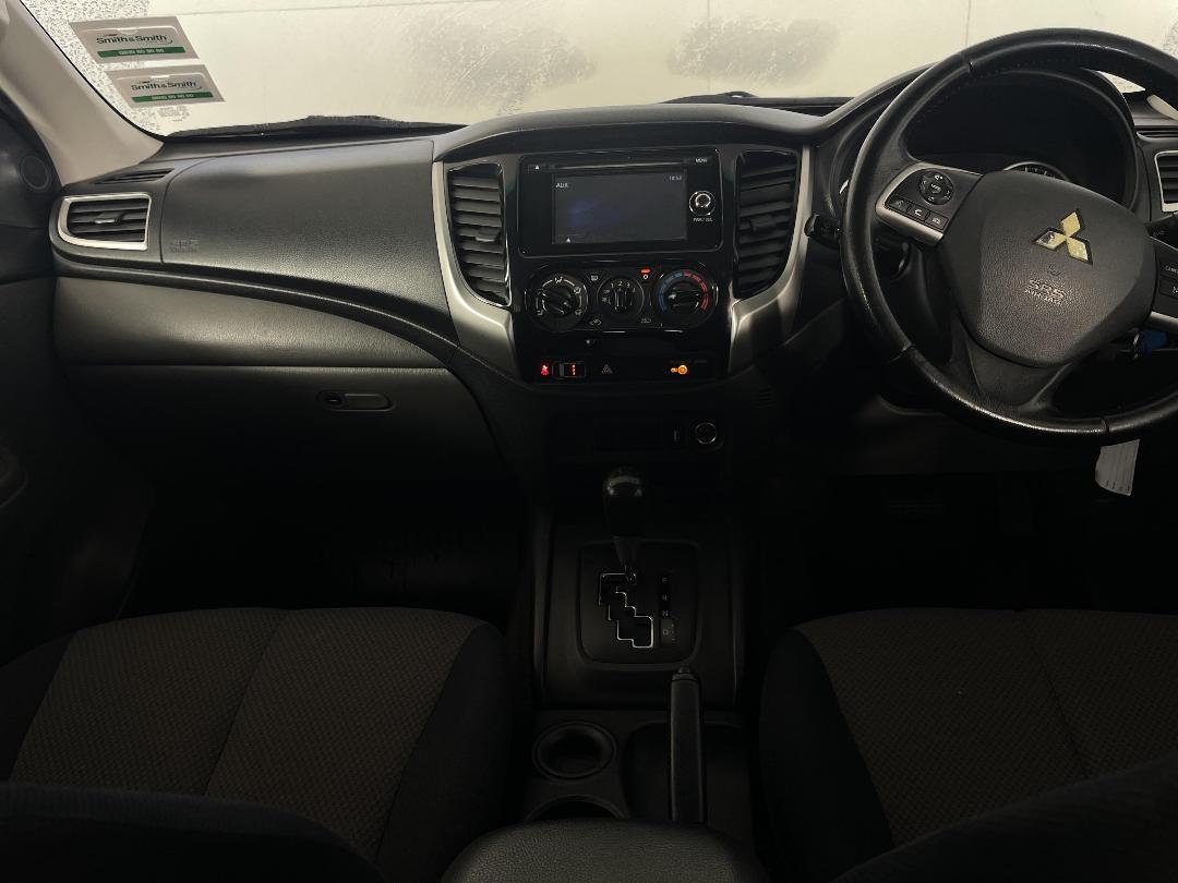 Photo '17' of Mitsubishi Triton