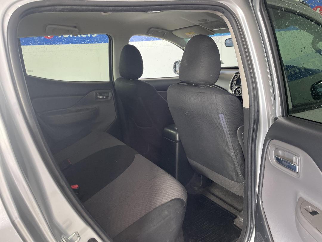 Photo '19' of Mitsubishi Triton