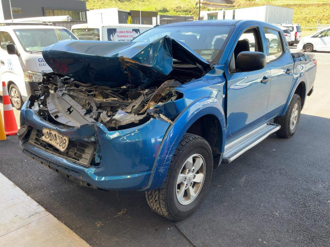 Photo '3' of Mitsubishi Triton D/CAB GLX