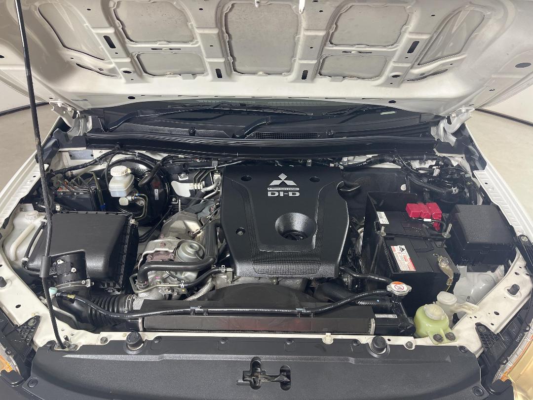 Photo '13' of Mitsubishi Triton