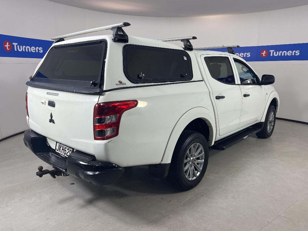 Photo '7' of Mitsubishi Triton