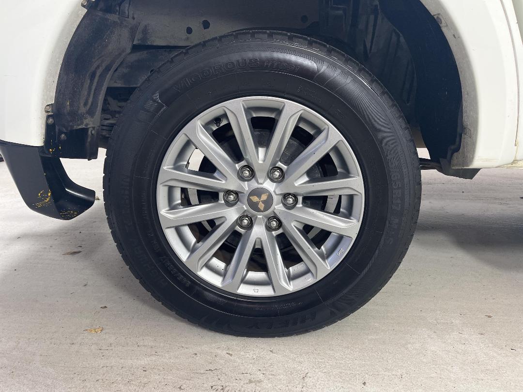 Photo '12' of Mitsubishi Triton