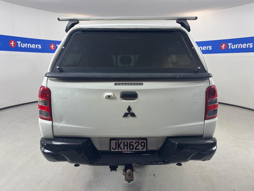 Photo '6' of Mitsubishi Triton