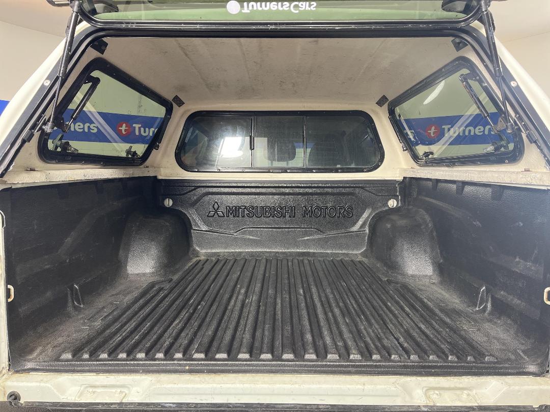 Photo '14' of Mitsubishi Triton