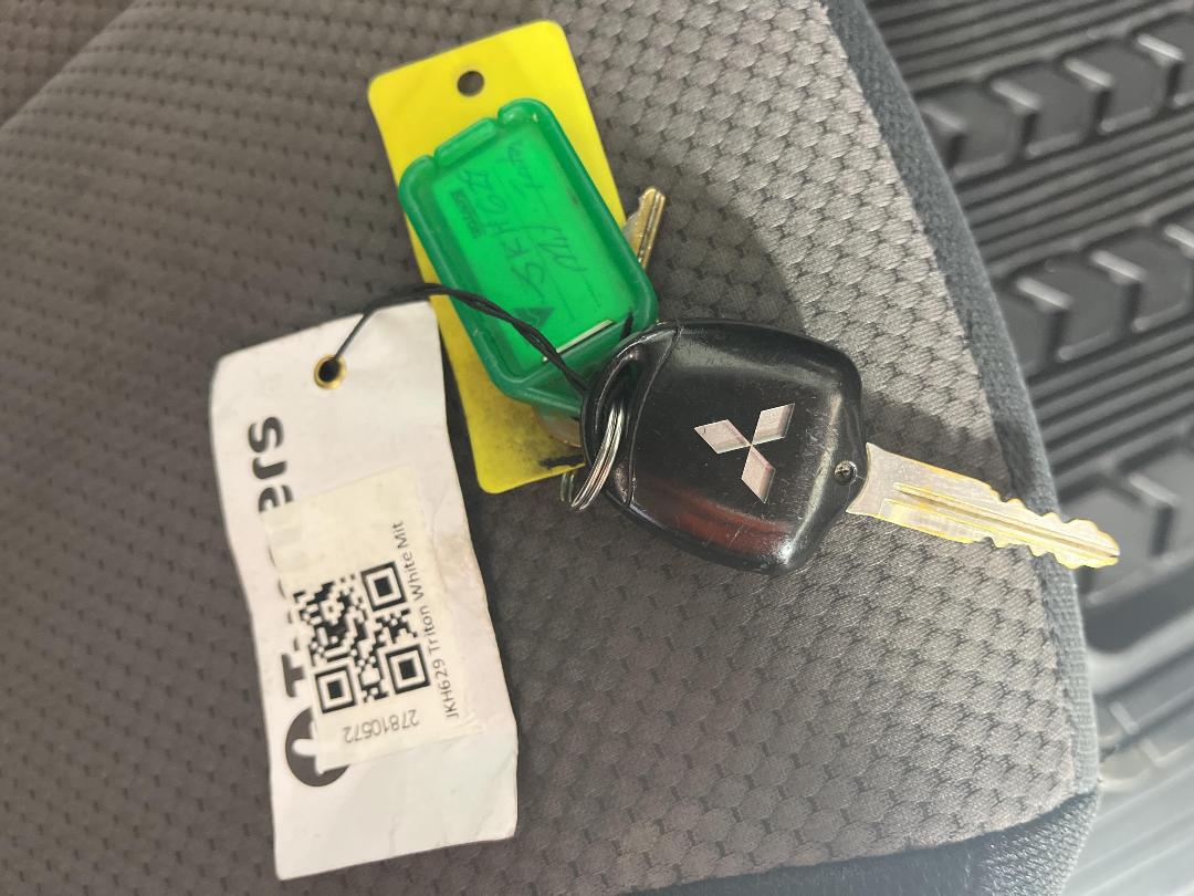 Photo '22' of Mitsubishi Triton