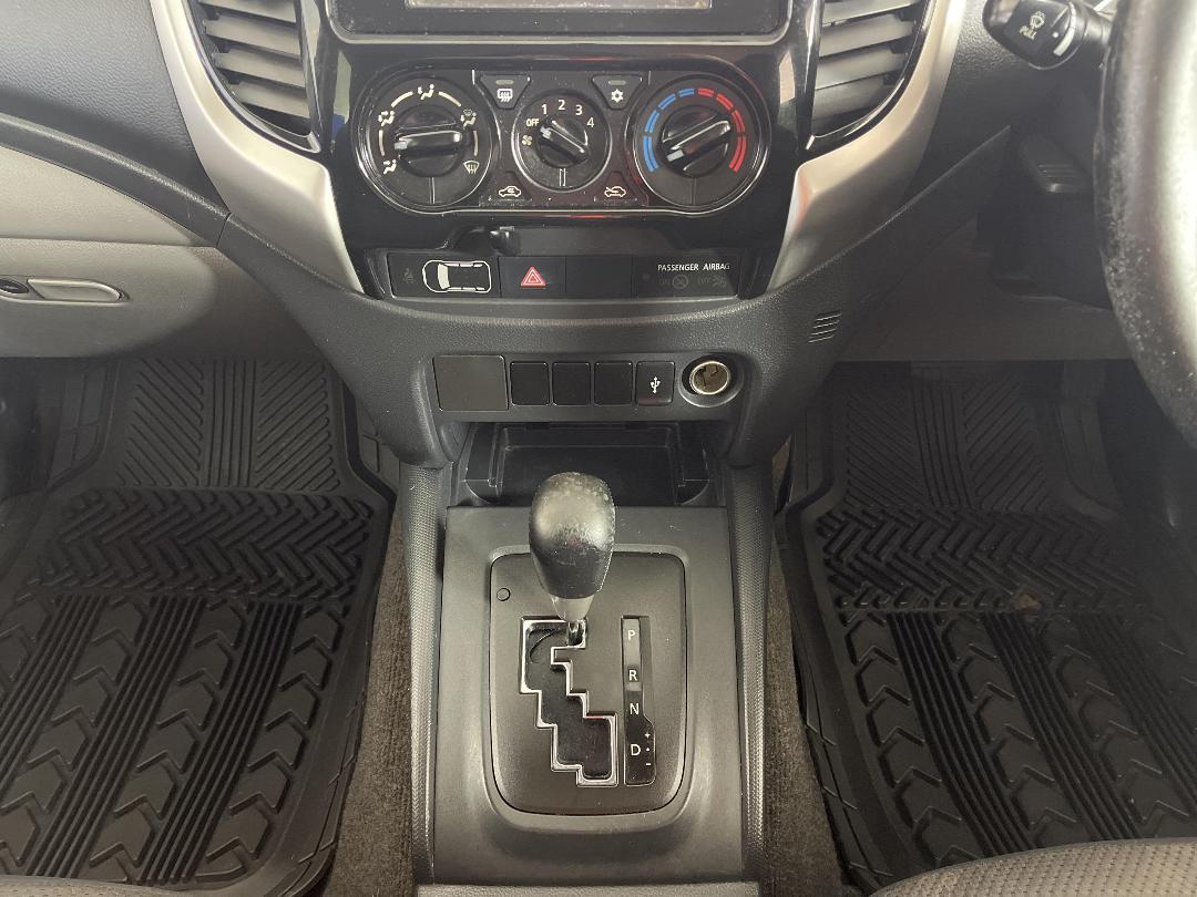 Photo '18' of Mitsubishi Triton