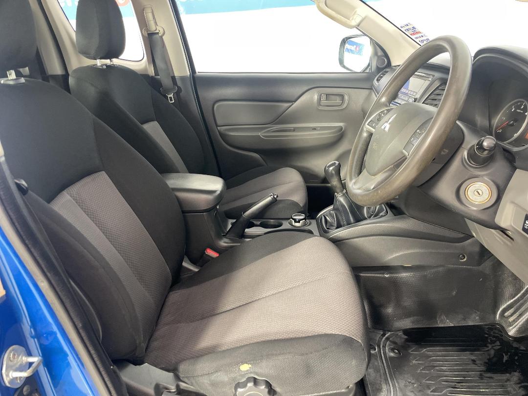 Photo '16' of Mitsubishi Triton