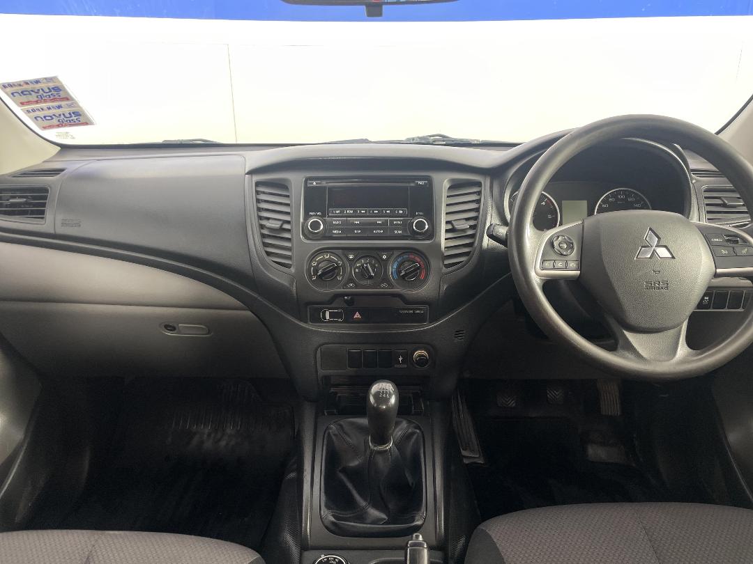 Photo '17' of Mitsubishi Triton