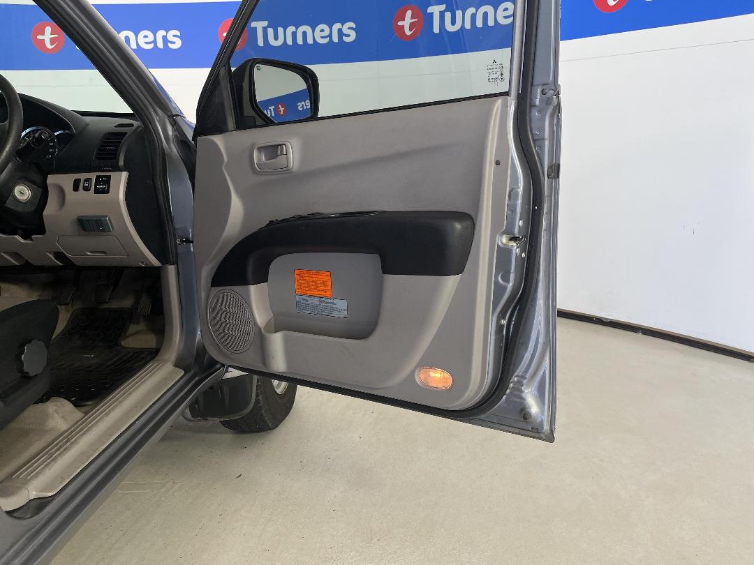 Photo '15' of Mitsubishi Triton