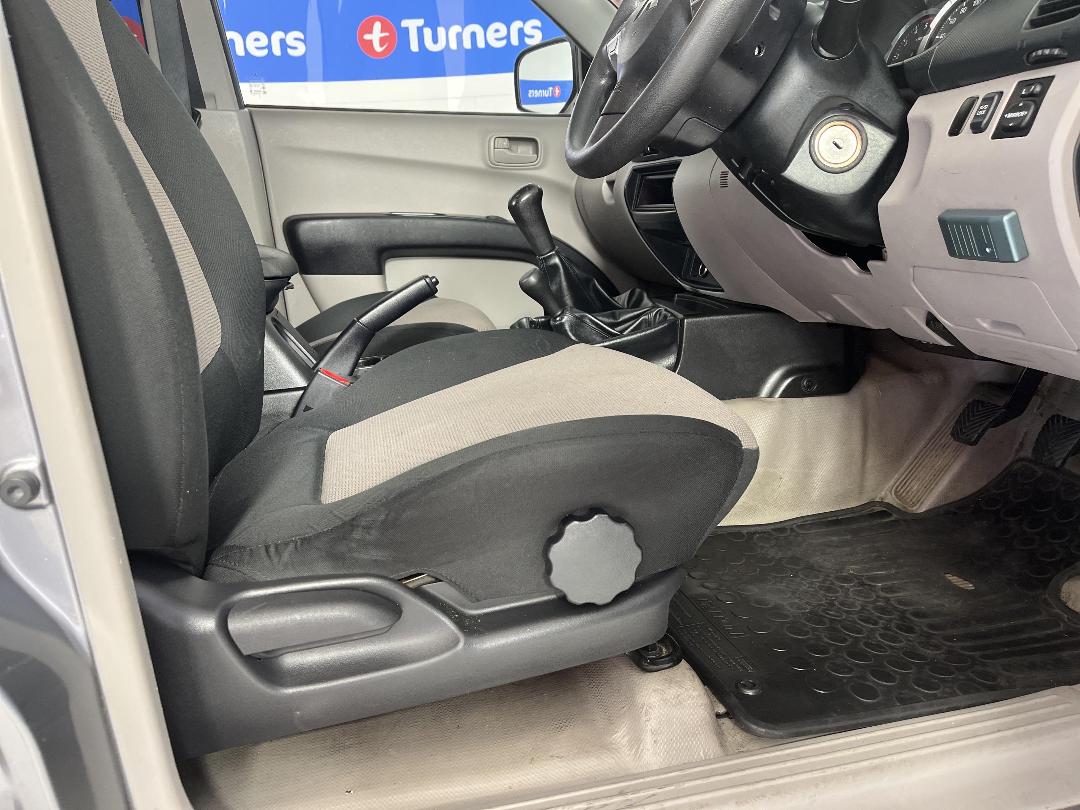 Photo '16' of Mitsubishi Triton