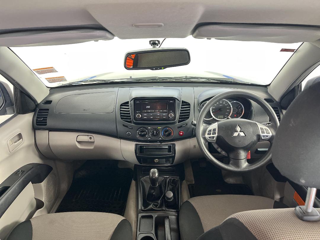 Photo '17' of Mitsubishi Triton