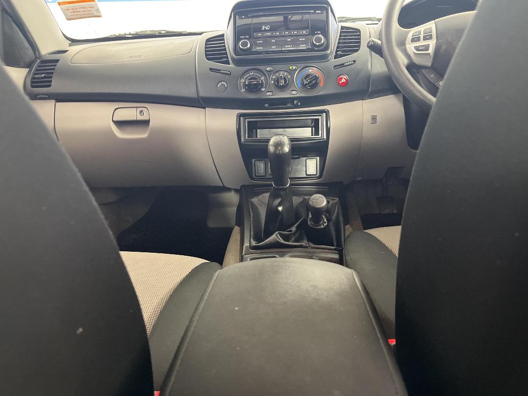 Photo '18' of Mitsubishi Triton