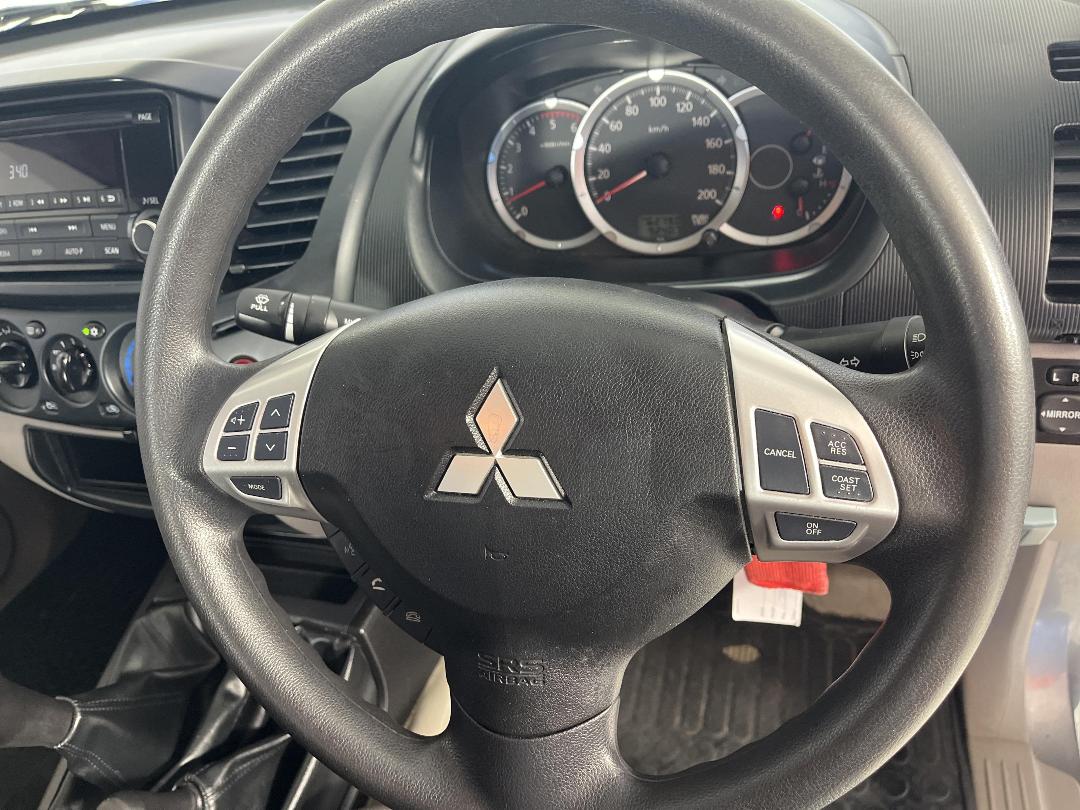 Photo '25' of Mitsubishi Triton