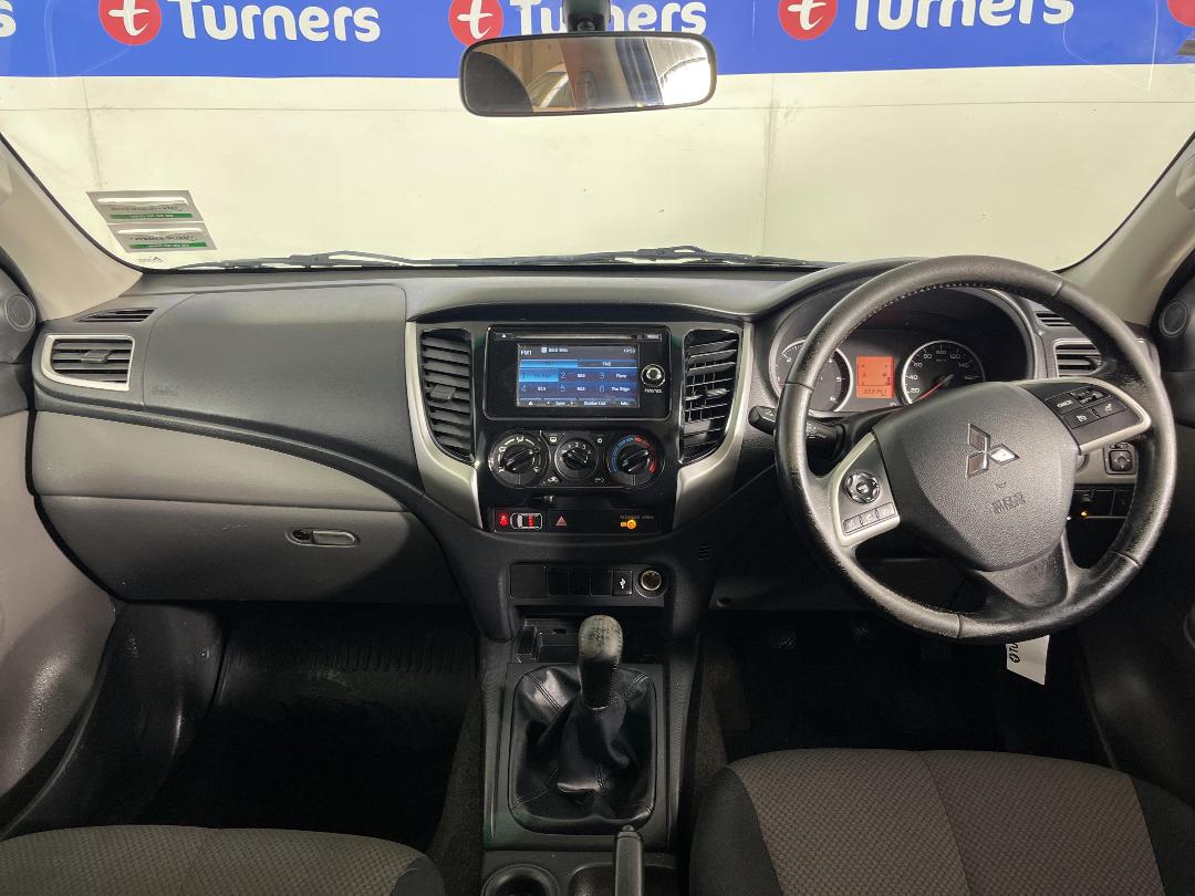 Photo '17' of Mitsubishi Triton