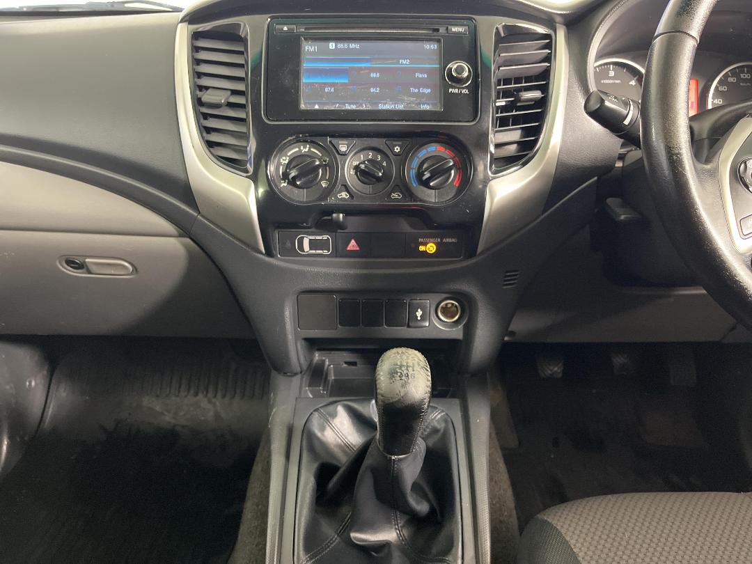 Photo '18' of Mitsubishi Triton