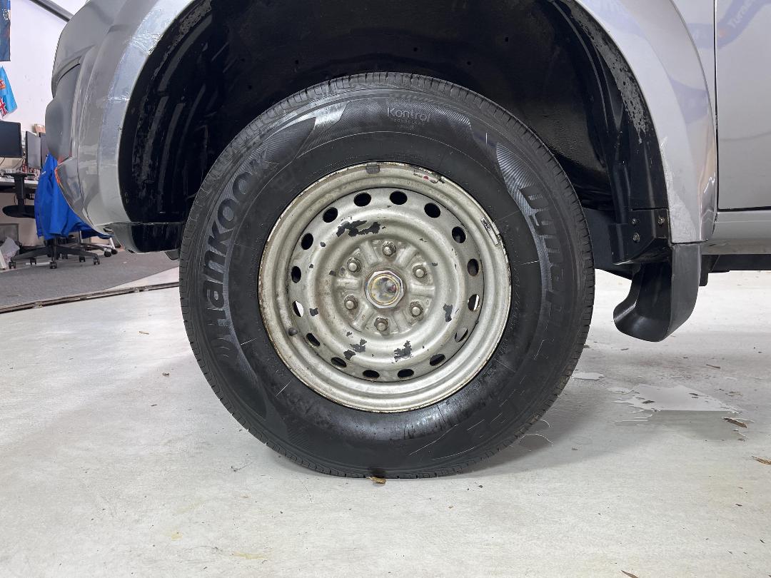 Photo '10' of Mitsubishi Triton