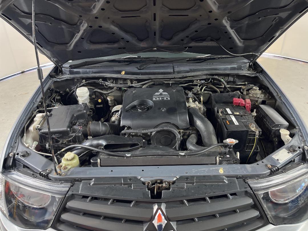 Photo '13' of Mitsubishi Triton