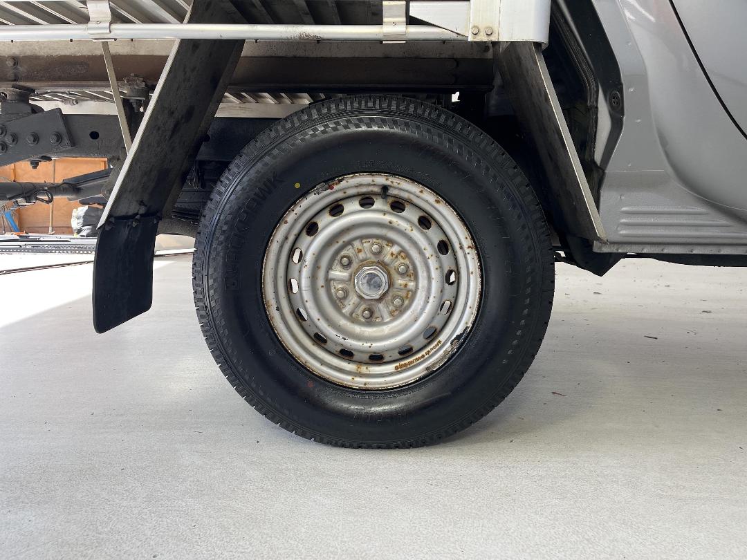 Photo '12' of Mitsubishi Triton