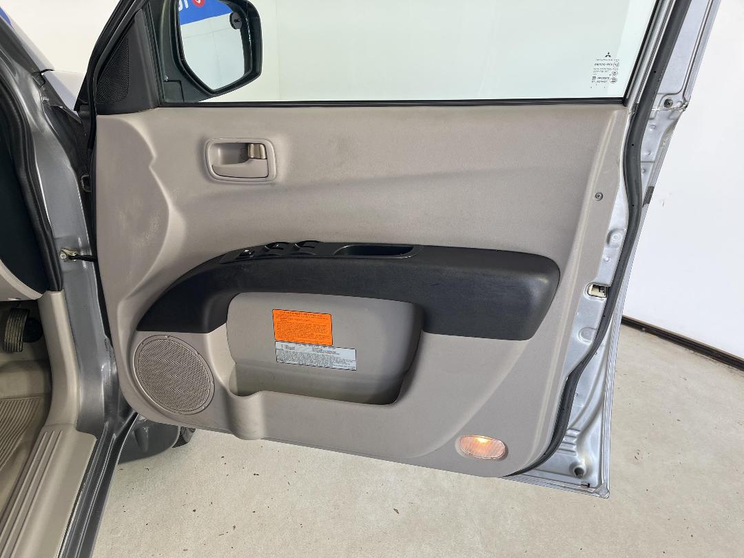 Photo '15' of Mitsubishi Triton