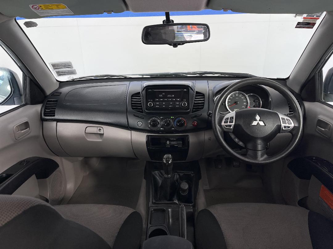 Photo '17' of Mitsubishi Triton