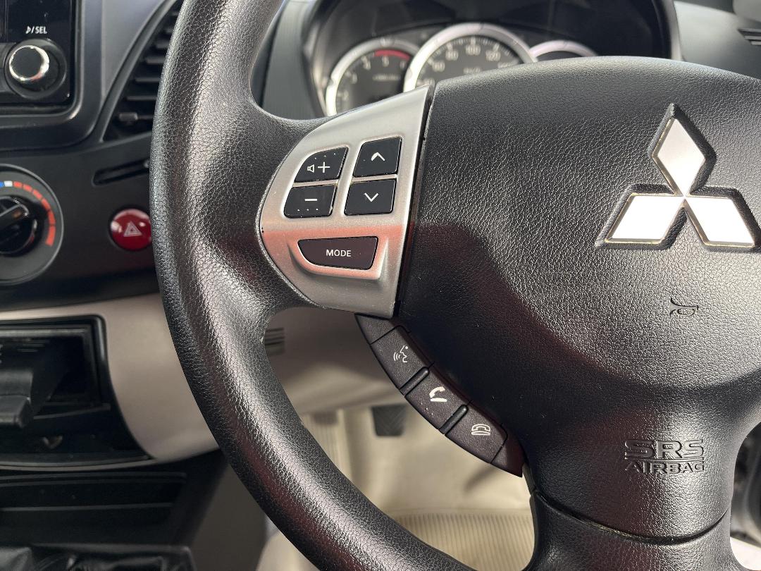 Photo '26' of Mitsubishi Triton