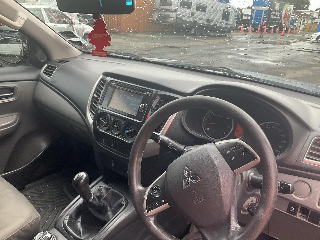 Photo '14' of Mitsubishi Triton Dcab C GLX Photo '14' of Mitsubishi Triton Dcab C GLX