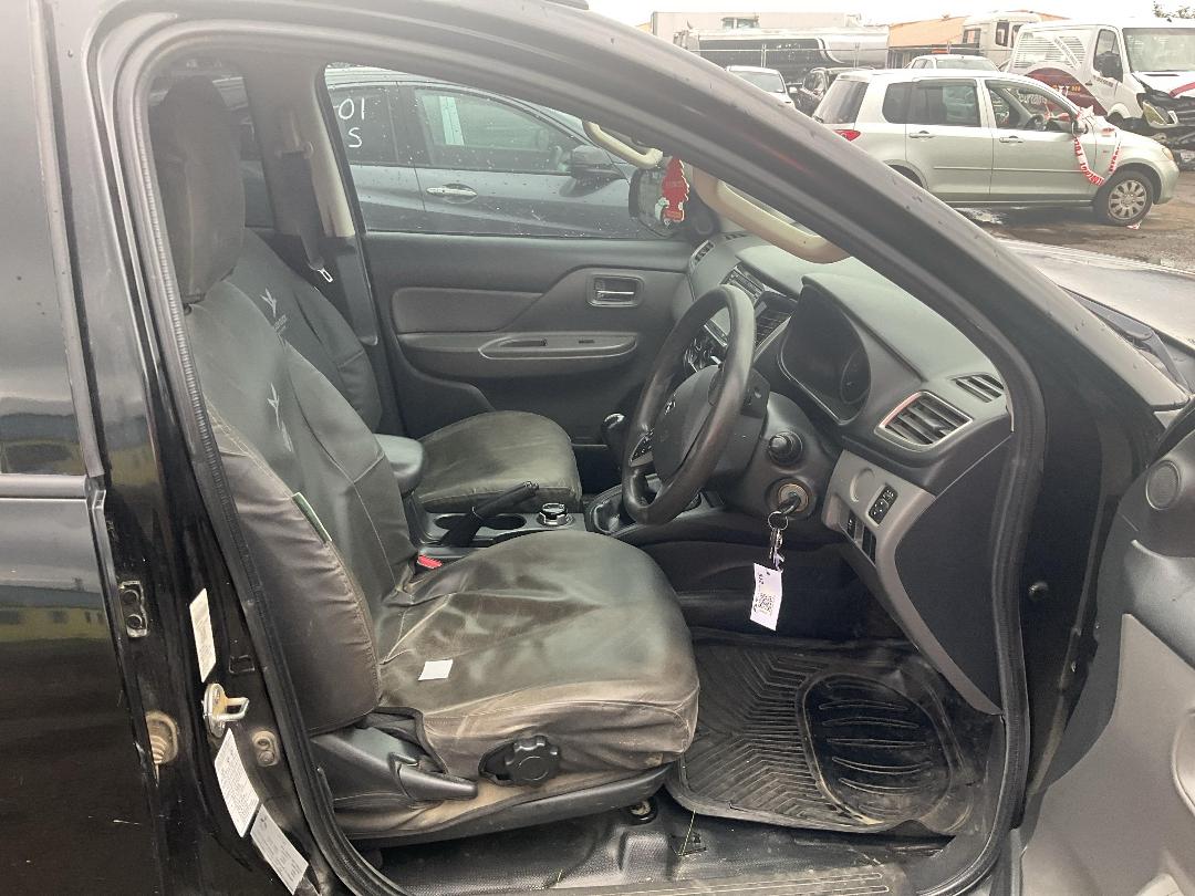 Photo '15' of Mitsubishi Triton Dcab C GLX Photo '15' of Mitsubishi Triton Dcab C GLX