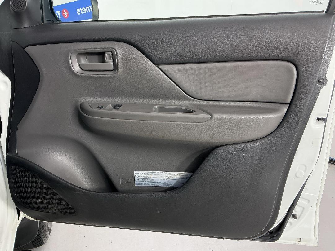 Photo '15' of Mitsubishi Triton Photo '15' of Mitsubishi Triton