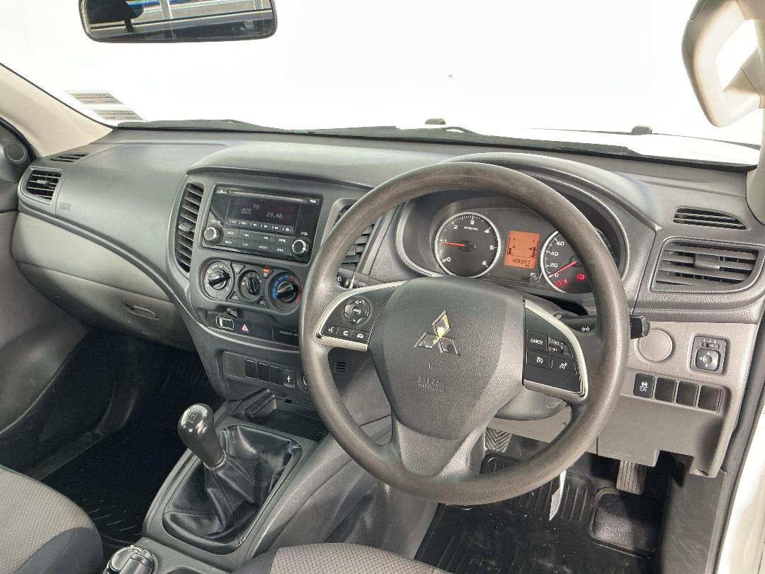 Photo '17' of Mitsubishi Triton Photo '17' of Mitsubishi Triton