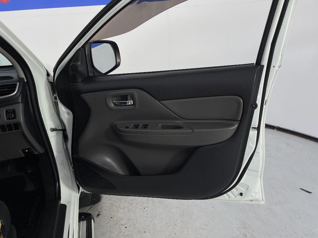 Photo '15' of Mitsubishi Triton Photo '15' of Mitsubishi Triton