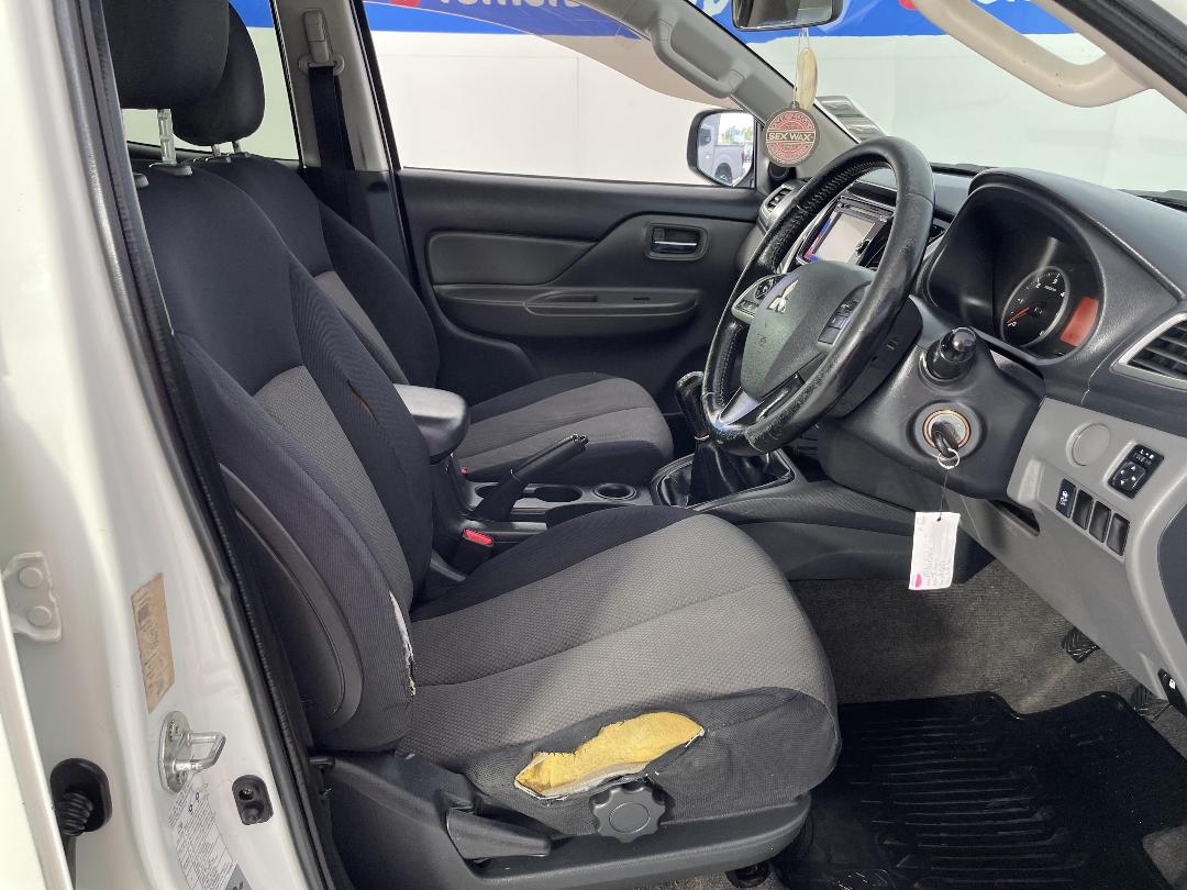 Photo '16' of Mitsubishi Triton Photo '16' of Mitsubishi Triton