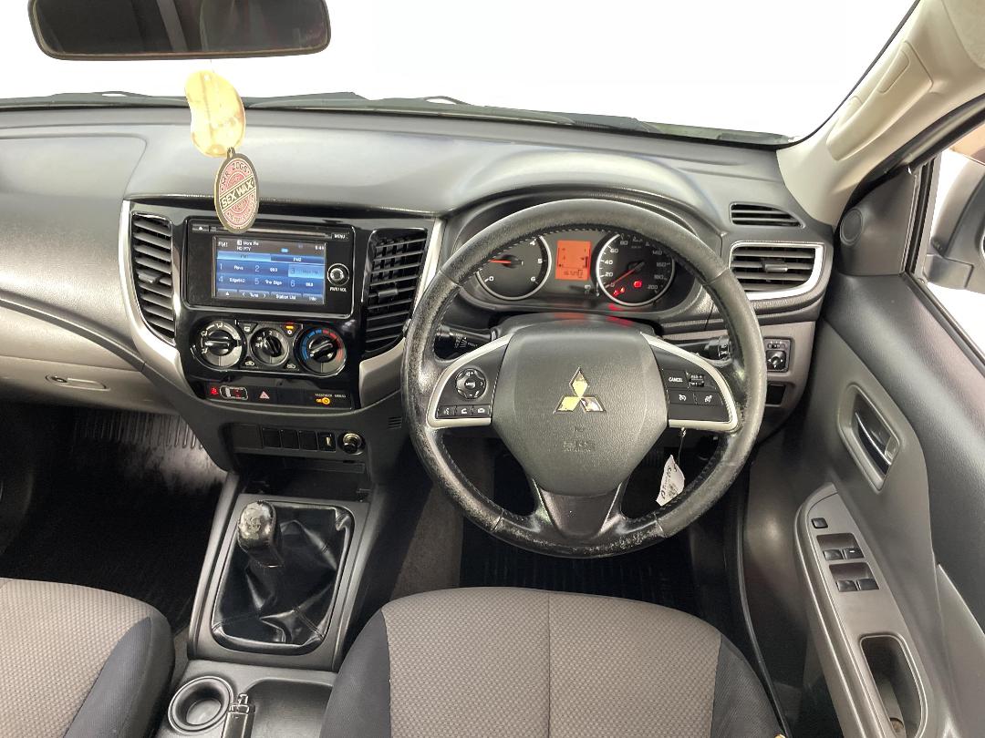 Photo '17' of Mitsubishi Triton Photo '17' of Mitsubishi Triton