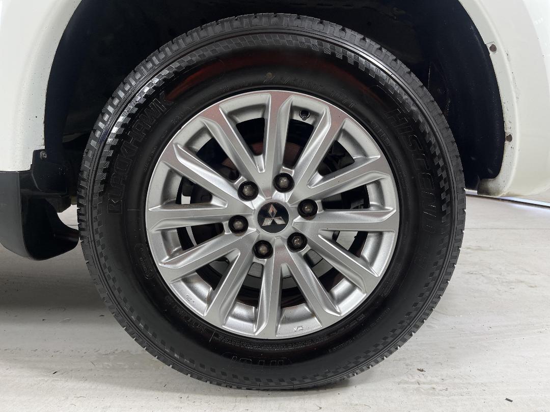 Photo '9' of Mitsubishi Triton