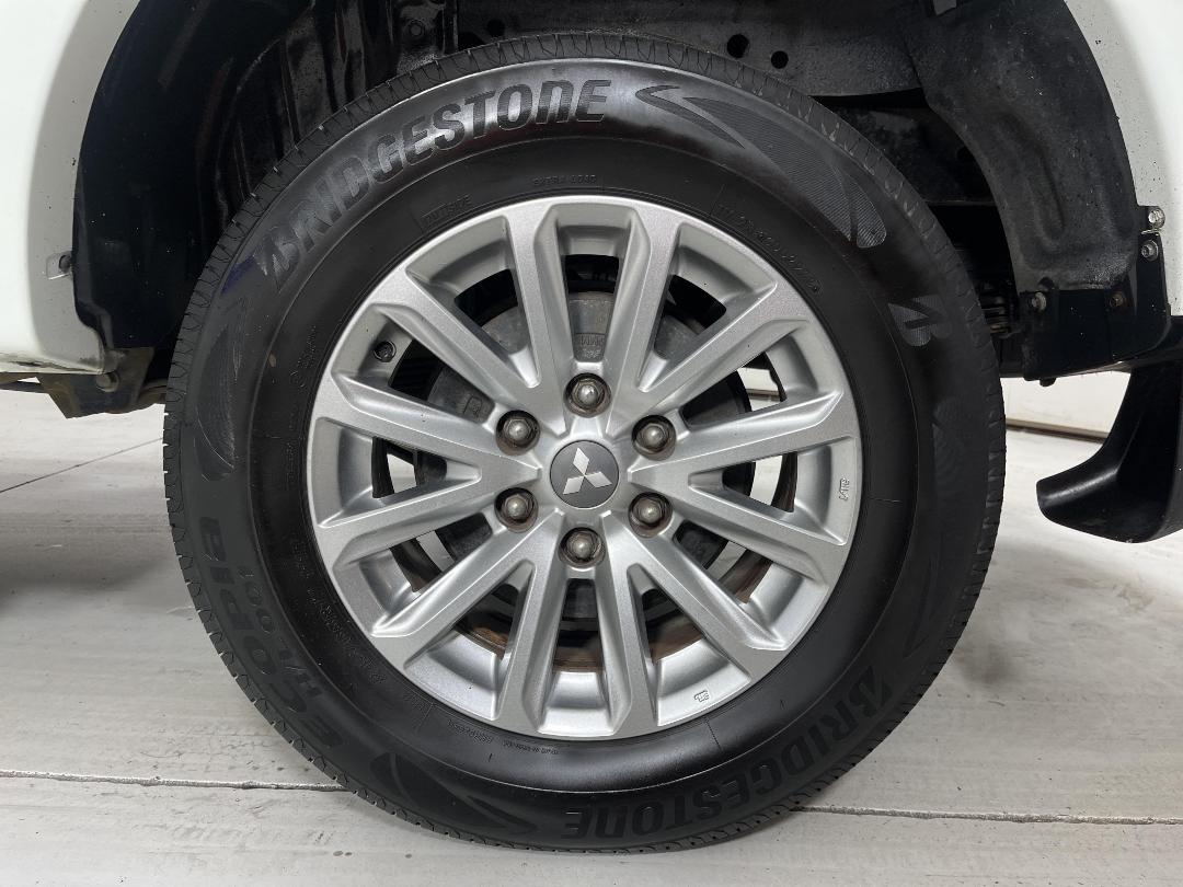 Photo '11' of Mitsubishi Triton