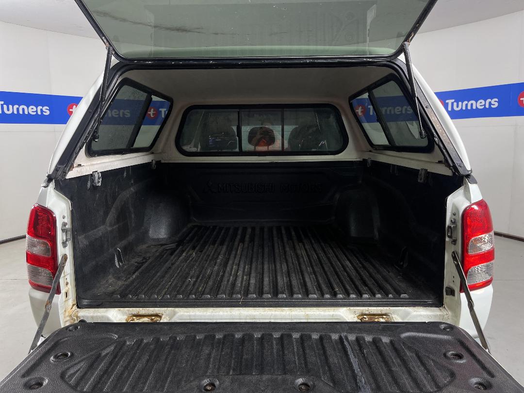 Photo '14' of Mitsubishi Triton