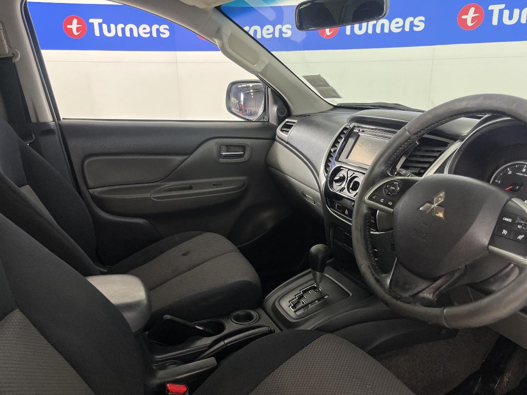 Photo '16' of Mitsubishi Triton