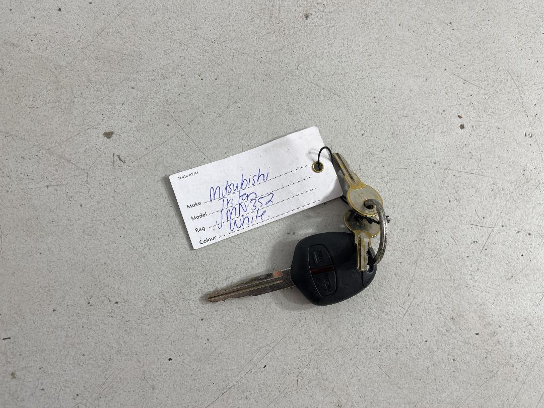 Photo '22' of Mitsubishi Triton