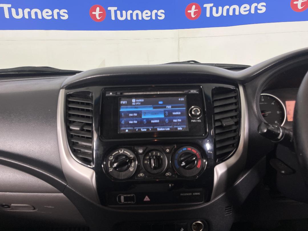 Photo '18' of Mitsubishi Triton