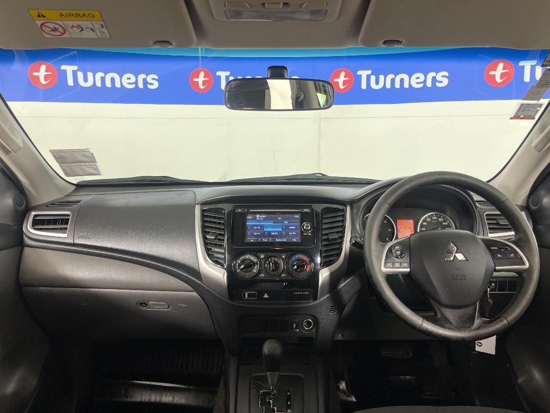 Photo '17' of Mitsubishi Triton