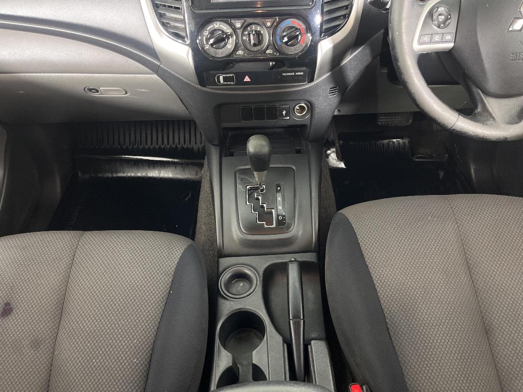 Photo '23' of Mitsubishi Triton