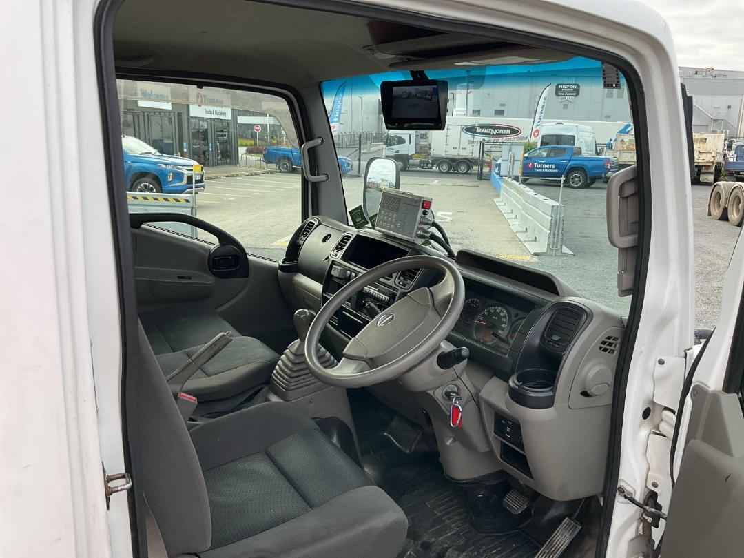 Photo '12' of Nissan Atlas Traffic Management Photo '12' of Nissan Atlas Traffic Management