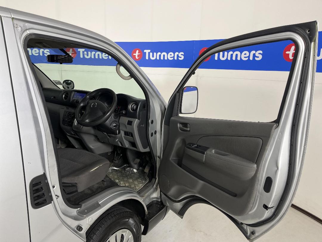 Photo '15' of Nissan Caravan Photo '15' of Nissan Caravan